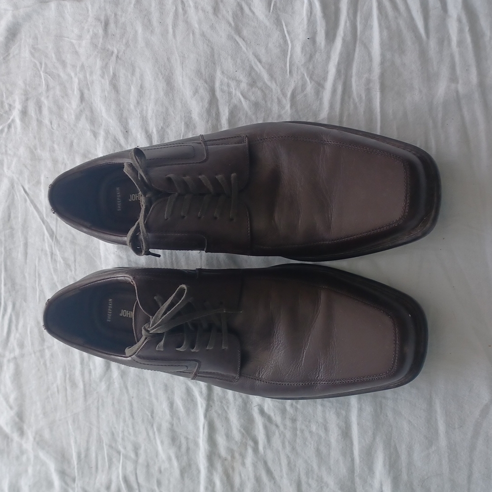 JOHNSTON & MURPHY SHEEPSKIN  BROWN DRESS LACE UP SHOE  13M FITS LIKE 12M